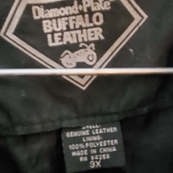 Diamond Plate Buffalo Leather - Picture 3 of 3